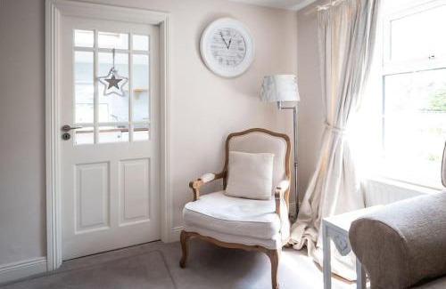 Castlebellingham House | Apple Cottage - Luxury Stay at Bellingham Estate