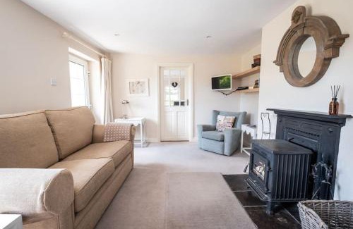 Castlebellingham House | Apple Cottage - Luxury Stay at Bellingham Estate