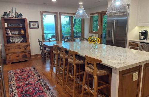 Tuxedo House | "Apple Hill Haven" - Renovated Lake Summit mountain house with boathouse