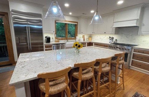 Tuxedo House | "Apple Hill Haven" - Renovated Lake Summit mountain house with boathouse