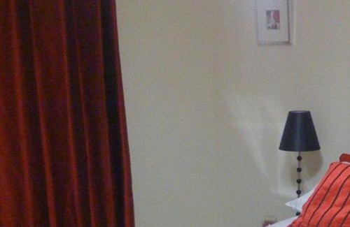 Harlington House | Apple House Guesthouse Heathrow Airport