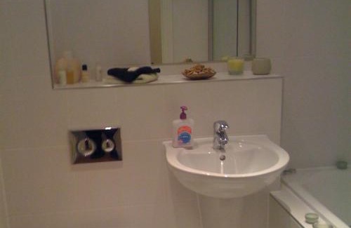 Harlington House | Apple House Guesthouse Heathrow Airport