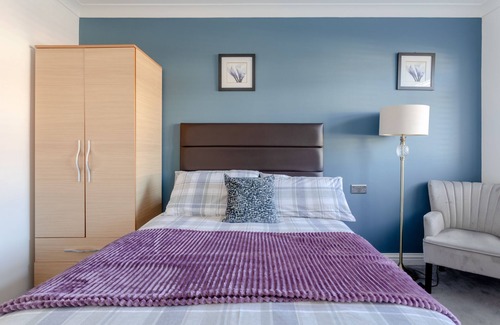 Queensbury House | Apple House Wembley -Double Ensuite