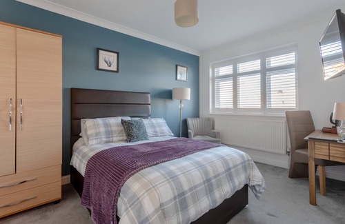 Queensbury House | Apple House Wembley -Double Ensuite