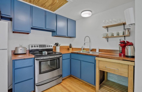 New Paltz House | Apple-Pumpkin Picking! Private 3-bedroom home bordering the Mohonk Preserve