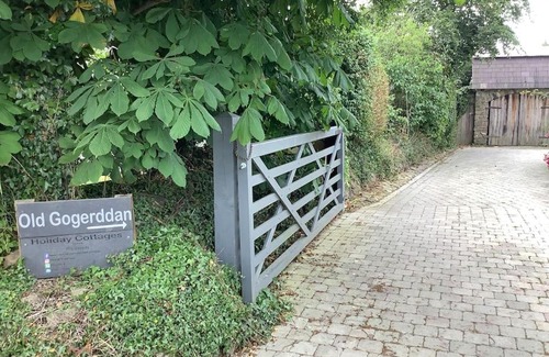 Tan-y-groes House | Apple Tree Corner