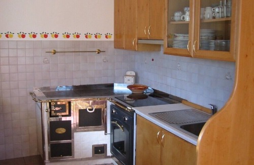 Gabrovcec Cottage | Apple Tree Cottage (6+2) located in a private garden with an orchard