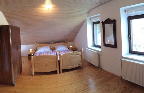 Gabrovcec Cottage | Apple Tree Cottage (6+2) located in a private garden with an orchard