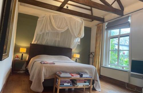 Gouda House | Apple Tree Cottage - charming home at beautiful canal in our idyllic garden