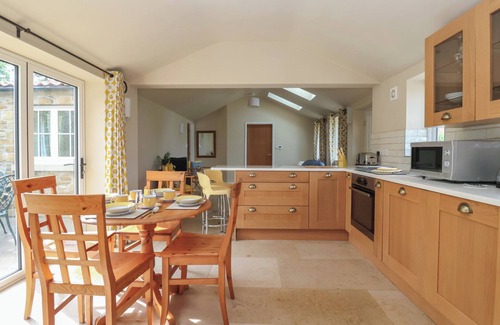 Low Catton Cottage | APPLE TREE COTTAGE, family friendly, with a garden in York