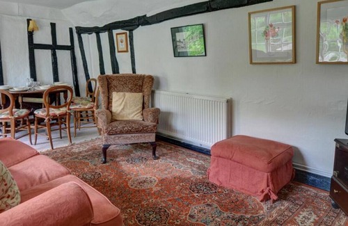 Newmarket House | Apple Tree Cottage - Two Bedroom House, Sleeps 4