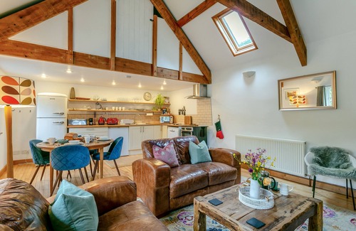 Crediton House | Apple Tree Cottage - East Forde Farm