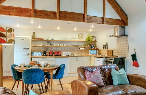 Crediton House | Apple Tree Cottage - East Forde Farm