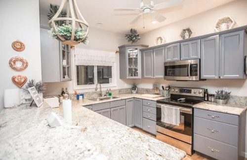 Hendersonville House | Apple Valley Chateau Mountain Getaway
