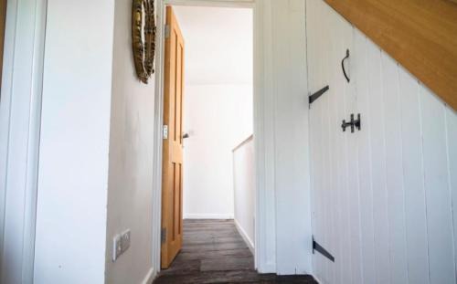 Manningford Bruce House | Applecott - 2 bedroom Thatched cottage close to Stonehenge