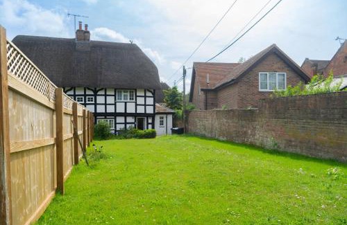 Manningford Bruce House | Applecott - 2 bedroom Thatched cottage close to Stonehenge