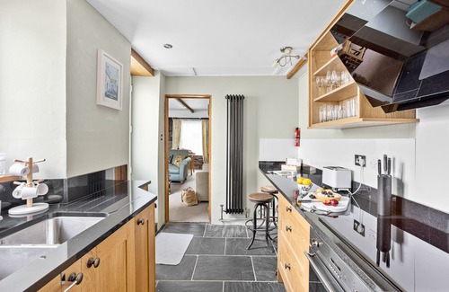 Appledore House | Appledore cottage with parking near waterfront