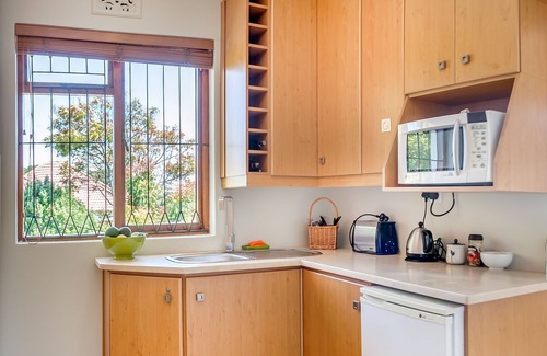 Pinelands Bed & Breakfast | Applegarth B and B and Self Catering Studios