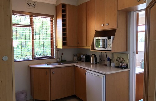 Pinelands Bed & Breakfast | Applegarth B and B and Self Catering Studios