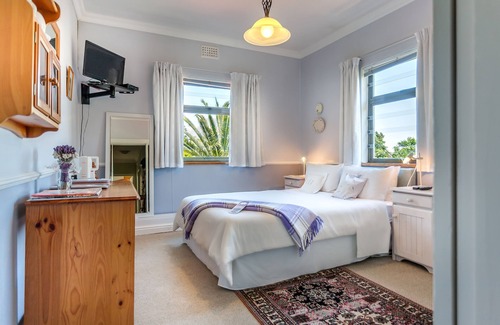 Pinelands Bed & Breakfast | Applegarth B and B and Self Catering Studios