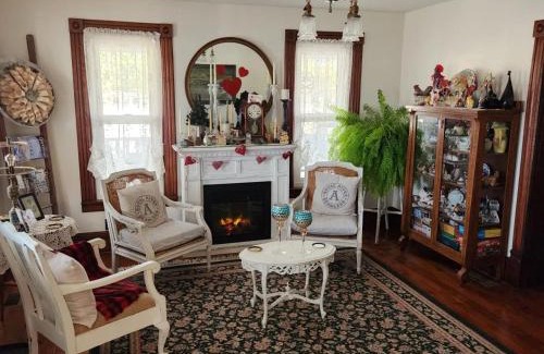 Custer Township Bed & Breakfast | Applesauce Inn Bed & Breakfast