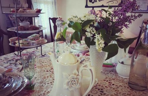 Custer Township Bed & Breakfast | Applesauce Inn Bed & Breakfast