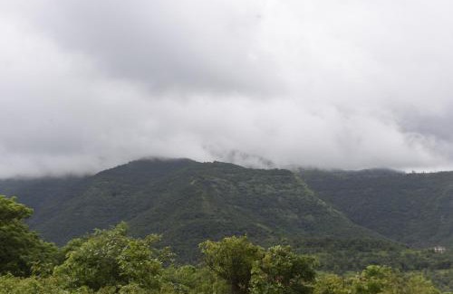 Pune Bed & Breakfast | AppleStays Bogun Villa Retreat