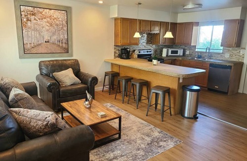 Fort Collins House | Applewood Charming Two Bedroom Big Fenced Yard