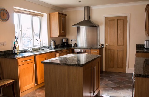 Coalbrookdale House | APPLEWOOD - Offers 5*modern facilities with beautiful views in rural countryside