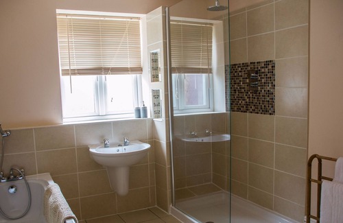 Coalbrookdale House | APPLEWOOD - Offers 5*modern facilities with beautiful views in rural countryside