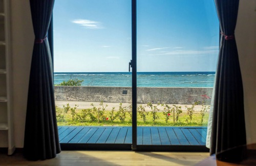 Taketomi-jima Taketomi-cho House | Approximately 10 minutes drive to downtown and airport! Stay" ⇨ "Live" "Another Home by the Sea" - Enjoy an extraordinary experience on Ishigaki Island and spend your time as you would in everyday life.
