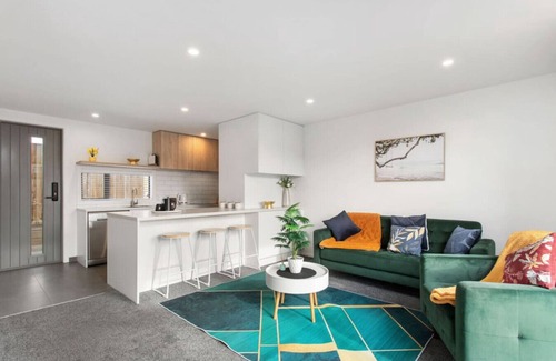 Linwood Apartment | Appt 2 on Armagh 2Bdrm 2 Bthrm Free Park