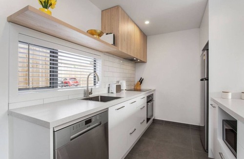 Linwood Apartment | Appt 2 on Armagh 2Bdrm 2 Bthrm Free Park