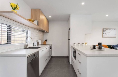 Linwood Apartment | Appt 2 on Armagh 2Bdrm 2 Bthrm Free Park