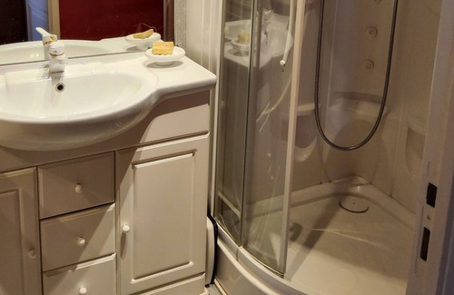 Hazebrouck Apartment | Appt Centre Ville, Parking Securise, Wifi