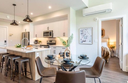 Golden Condo | Apres Ski | DT | MtnView | TopFloor | AC | Sleep 6