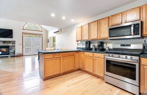 Lackawaxen House | Apres Ski Family Style Open Concept Mountain Home