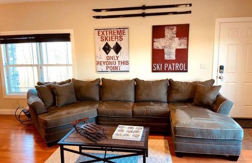 Hunter Apartment | Apres Ski Luxury Condo Ski-in/out *NEW*