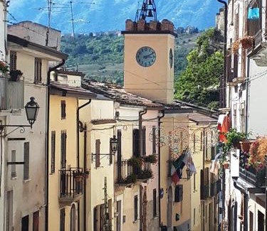 Roccascalegna House | Apricot House