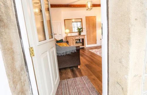 Sutton-in-Craven House | April Cottage