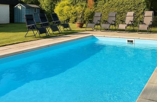 New Forest District House | April Cottage, luxurious accommodation for coast and forest with pool & hot tub