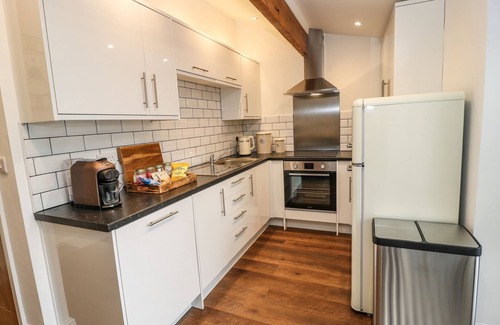 Sutton-in-Craven Cottage | APRIL COTTAGE, pet friendly, character holiday cottage in Cross Hills