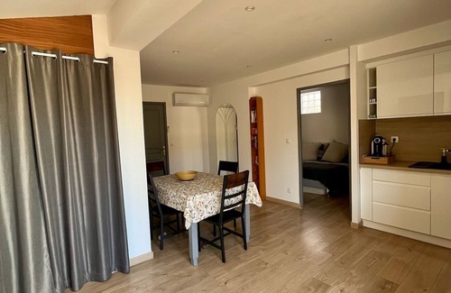 Neffies House | April' House Town house in Neffiès, sleeps 8. Pets welcome.