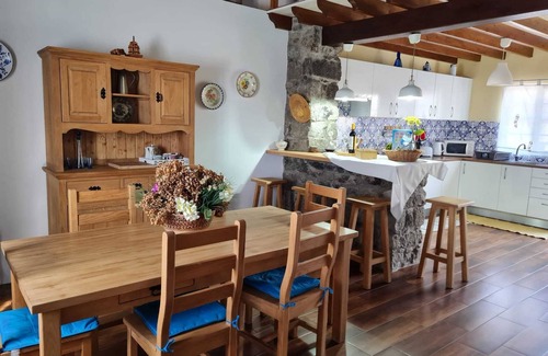 Algarvia Cottage | Aproveite Para Disfrutar Todo o Conforto e Sossego Numa Casa Típica dos Açores