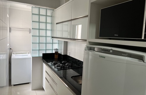 Centro Apartment | APT 1 BEDROOM BALNEÁRIO CAMBORIÚ - AV. BRAZIL - UP TO 4 PEOPLE - PRIVATE GARAGE.