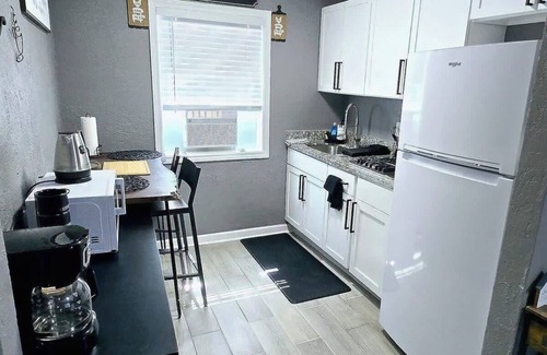 Baytown Apartment | Apt#1 Quiet comfortable place near chemical plants