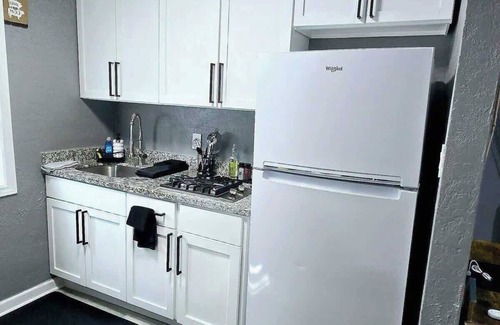 Baytown Apartment | Apt#1 Quiet comfortable place near chemical plants