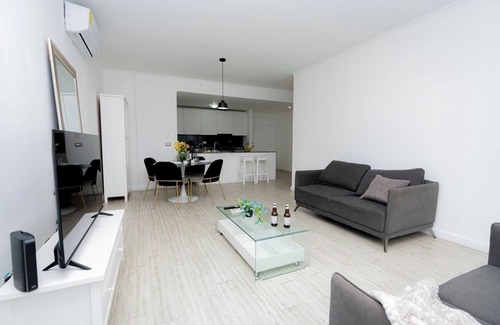 San Francisco Apartment | Apt 2 bedroom free parking and pool