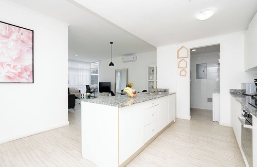 San Francisco Apartment | Apt 2 bedroom free parking and pool