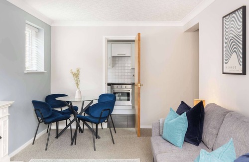 Leamington Spa Apartment | Apt 2 Chestnut Court - Leamington Spa